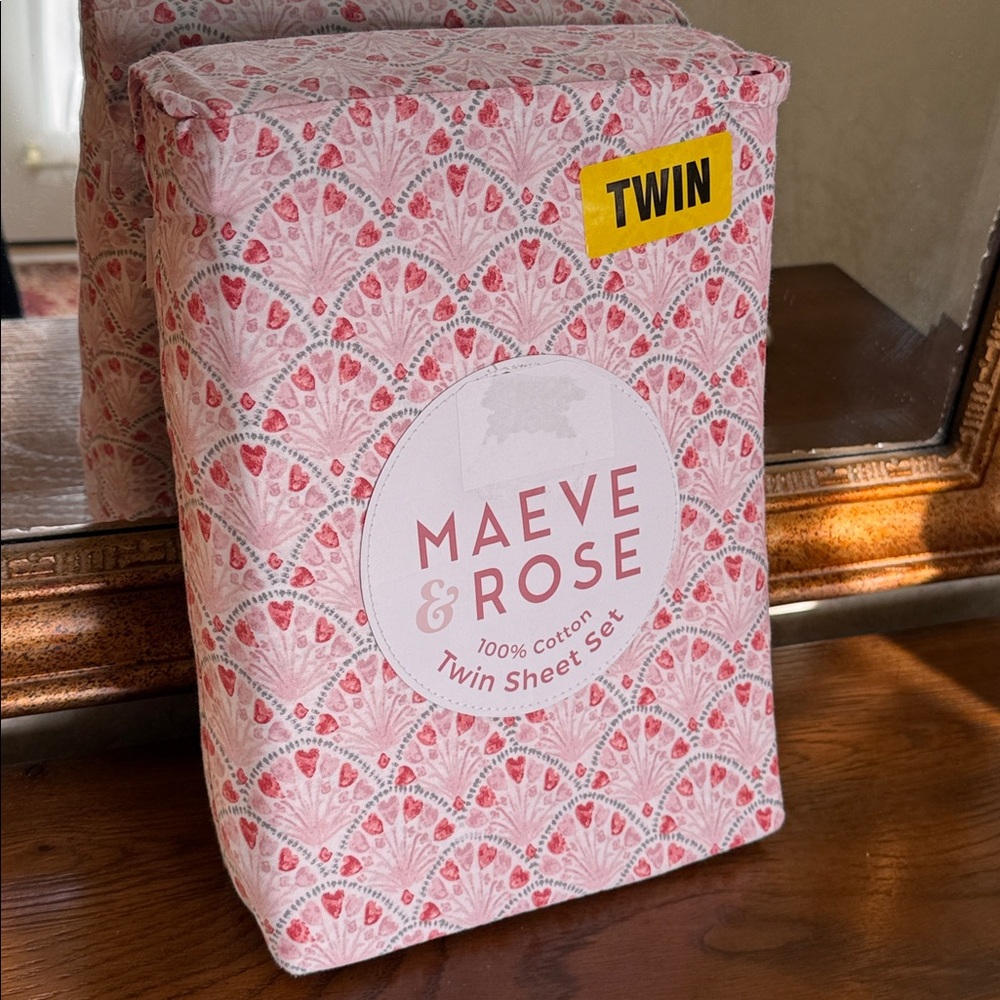 Maeve & Rose Twin Sheet Set. 100% Cotton. - Picture 5 of 12
